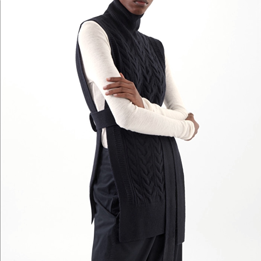 COS CABLE KNIT ROLL-NECK BELTED VEST